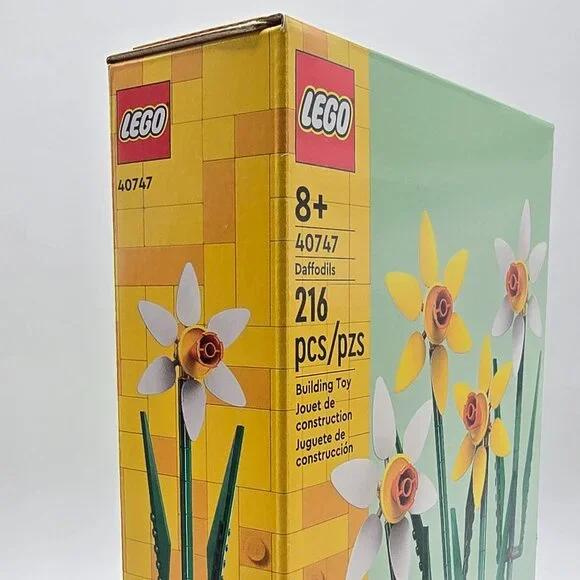 LEGO Yellow and White Daffodils (40747) - Picture 4 of 5